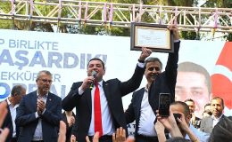 Torbalı Belediye Başkanı Seçilen Övünç Demir, mazbatasını alarak bugün görevine resmen başladı.