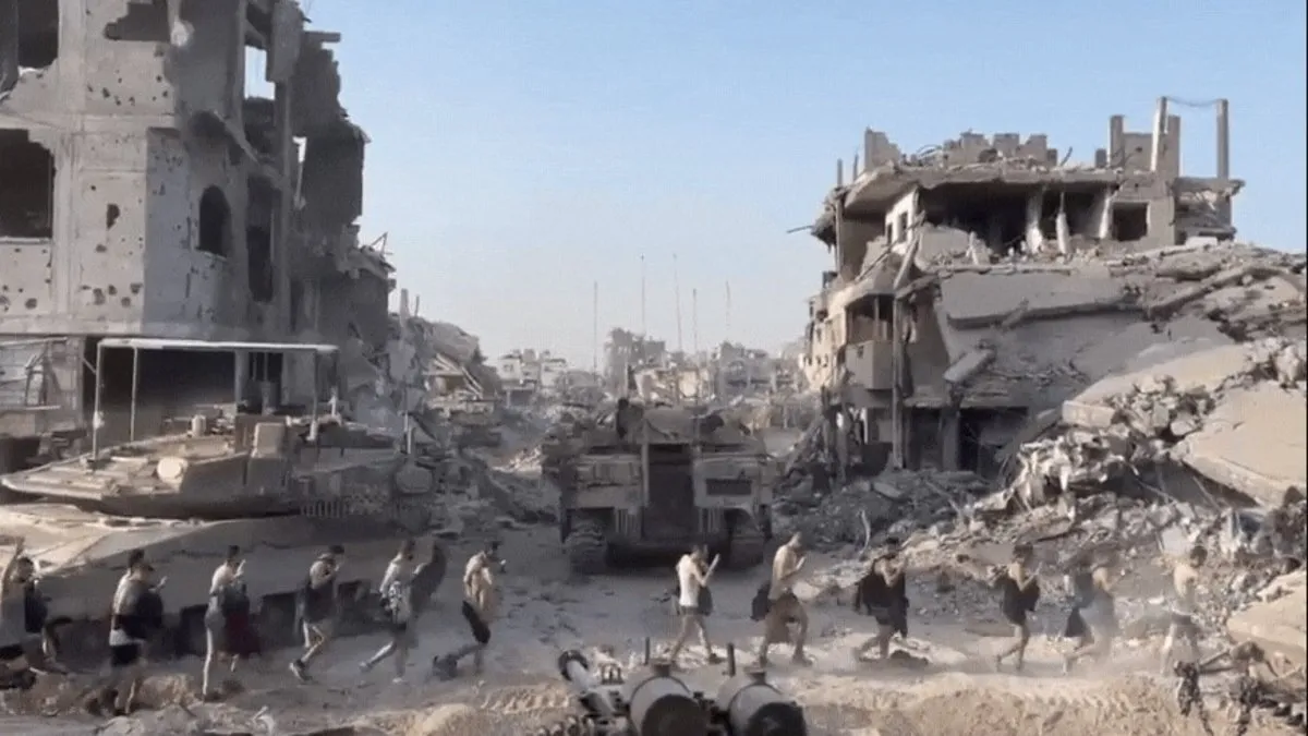 Alçak İsrail ordusunun yeni görüntüleri! Enkaza dönen bölgede insanlık dışı muamele: Filistinli erkekleri soyarak aşağıladılar