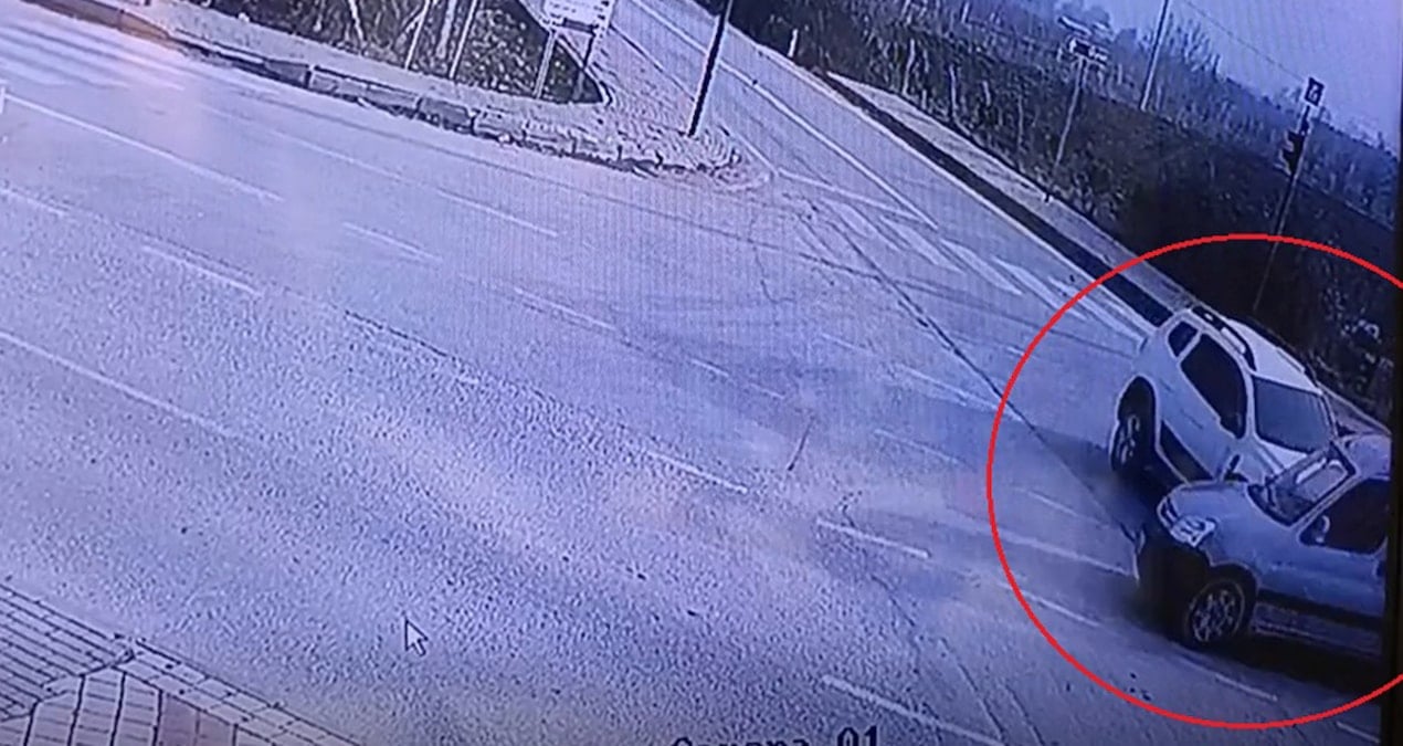 Bursa’da kaza anı kamerada: 4 yaralı